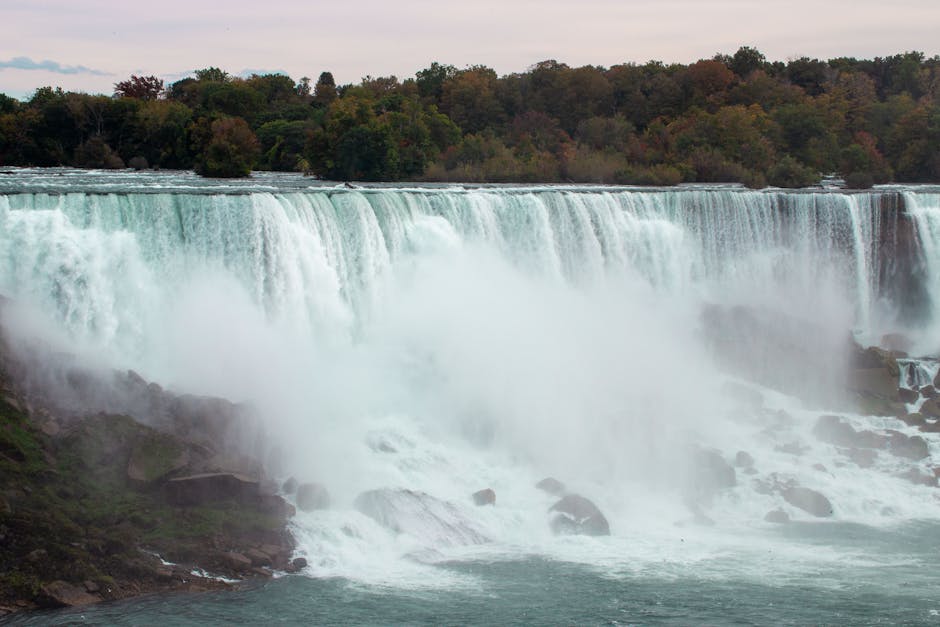 Niagara Falls day trip from Toronto with Horseshoe Falls waterfall