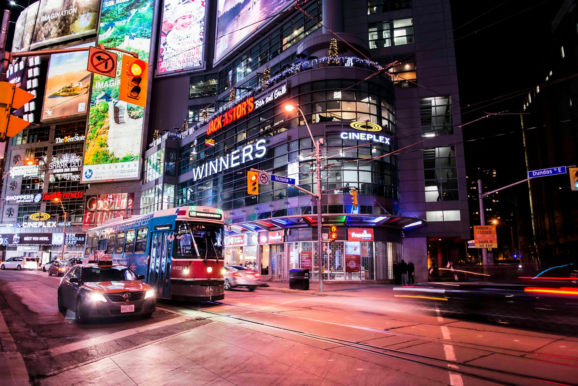 Budget Hotels Toronto: Cheap Hotels & Hostels for Affordable Stays [2026]