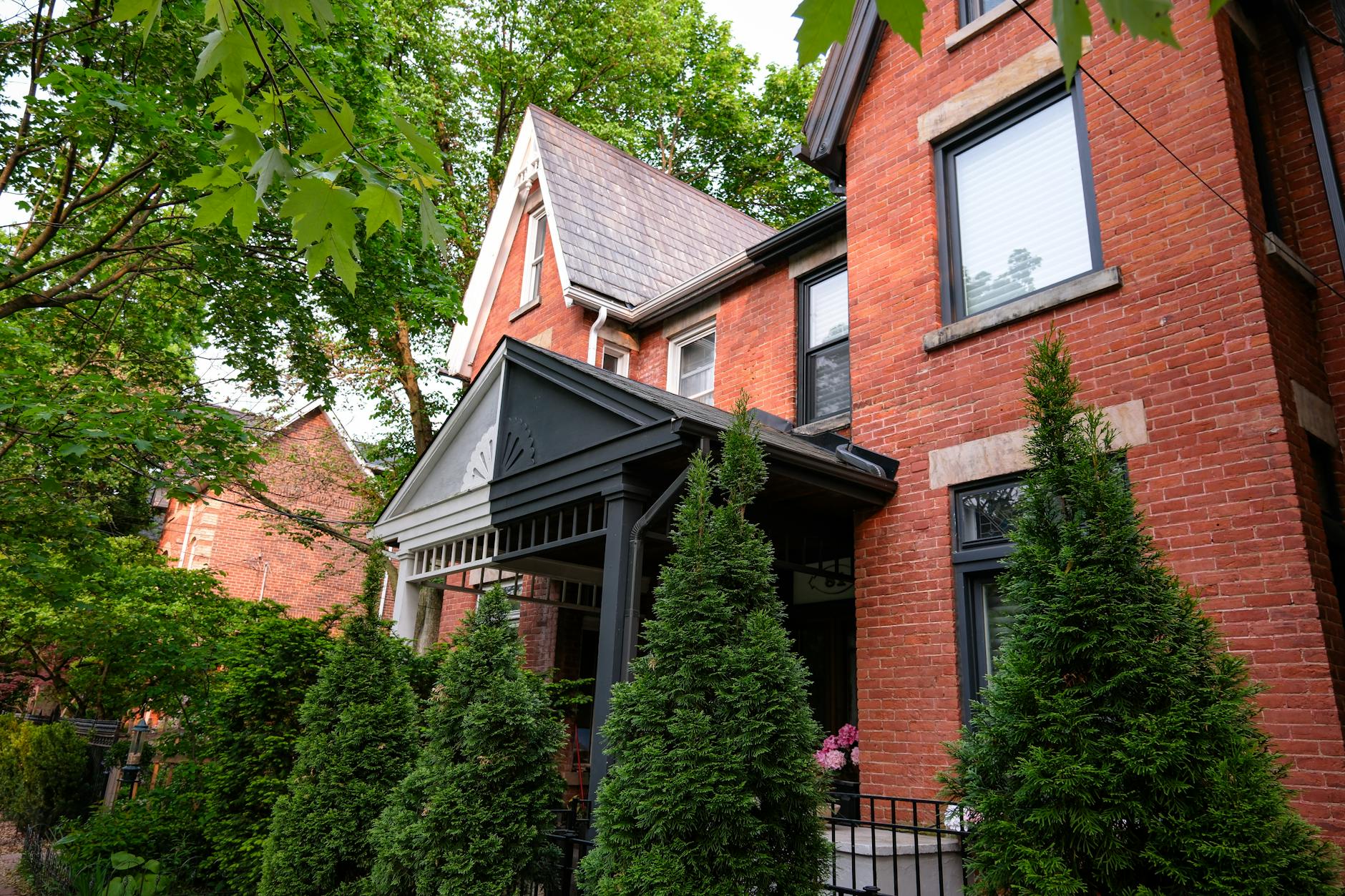 Toronto Neighborhoods Guide: Explore the City’s Best Areas (2026)
