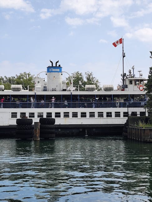 Toronto Island Ferry - Water transportation for getting around Toronto