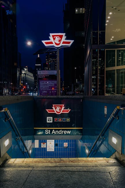 PATH underground walkway in Toronto - Covered walking for getting around downtown
