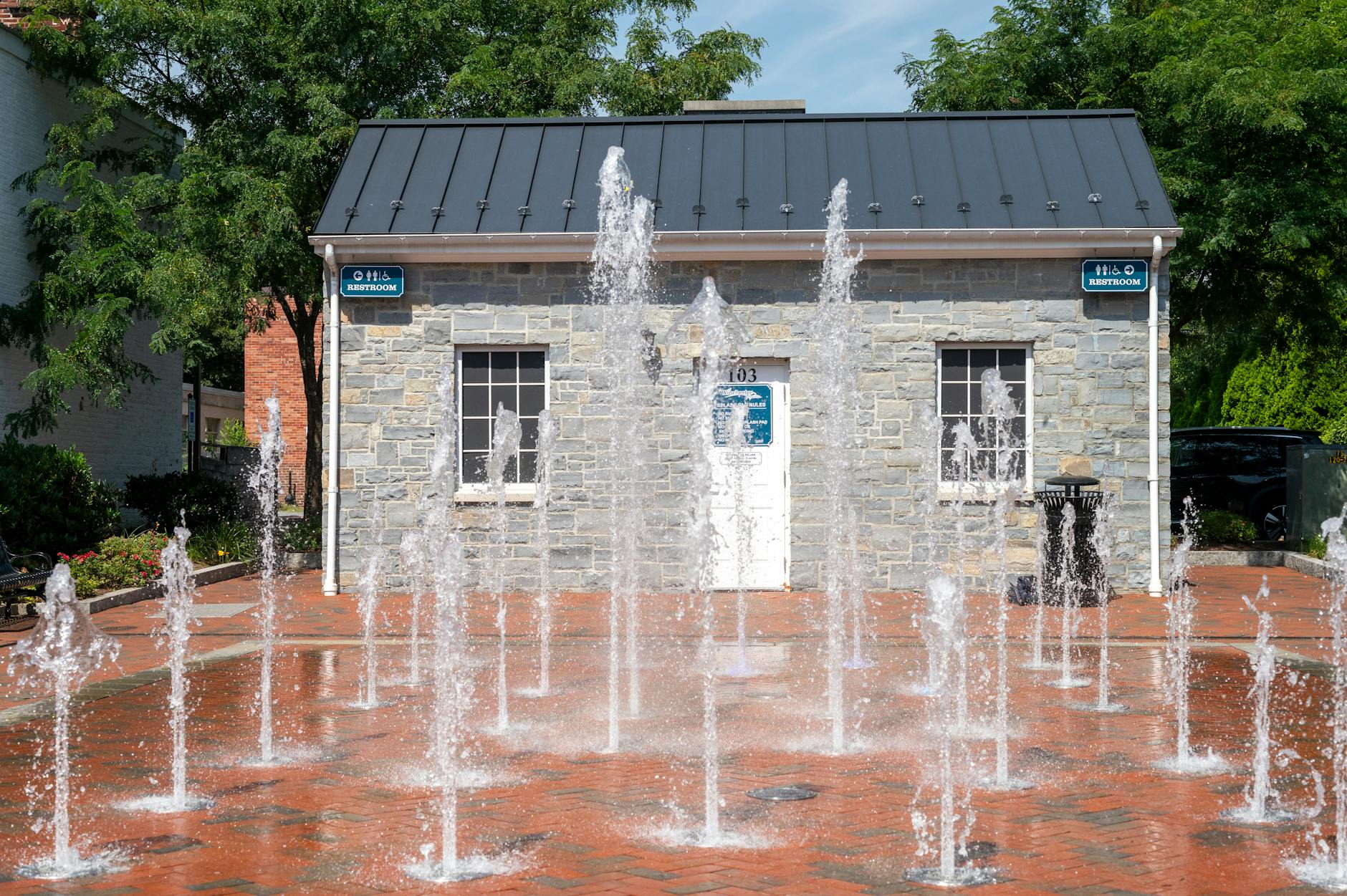 Playgrounds Toronto splash pad water fountains kids cooling summer