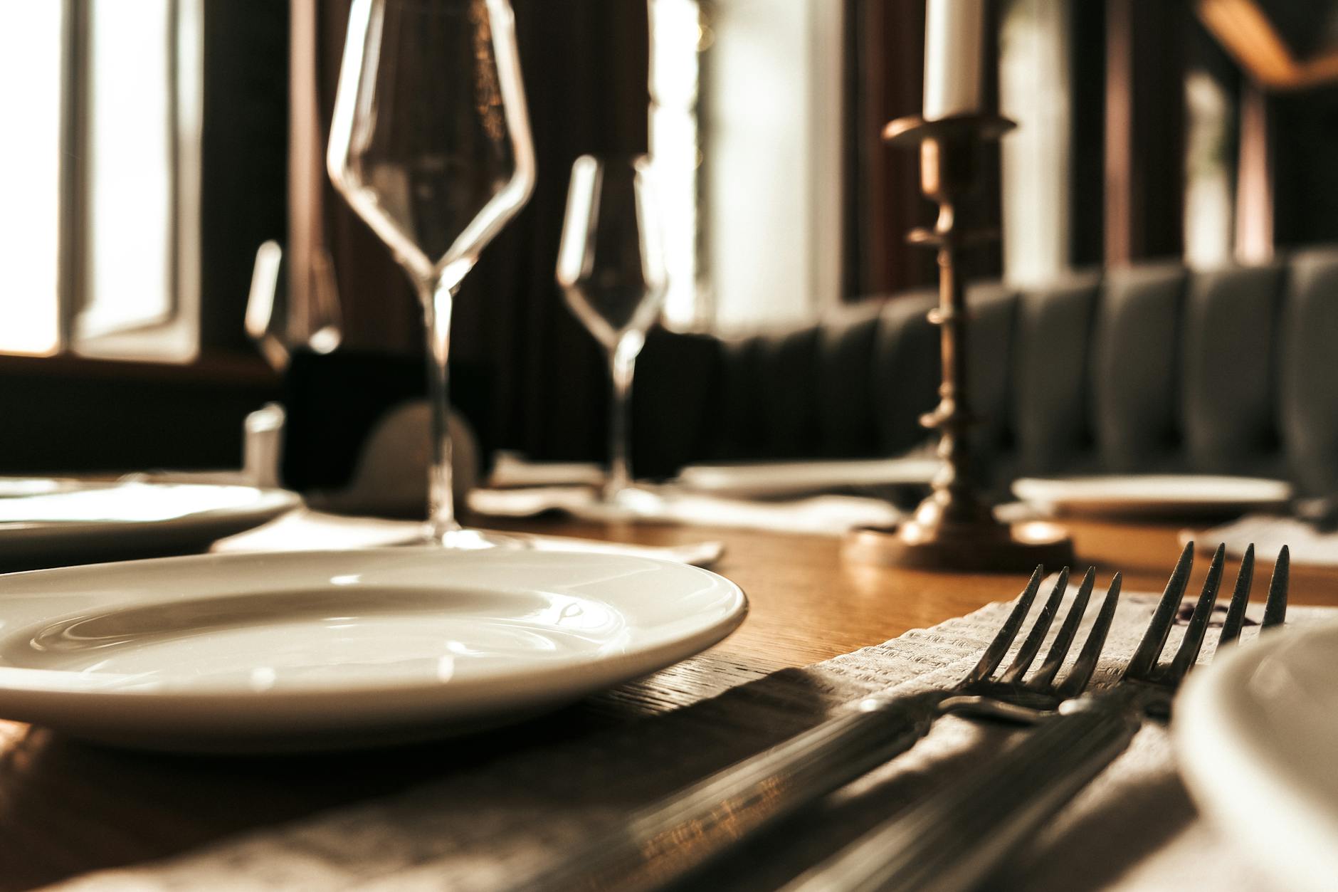 Winterlicious Toronto restaurant interior fine dining table
