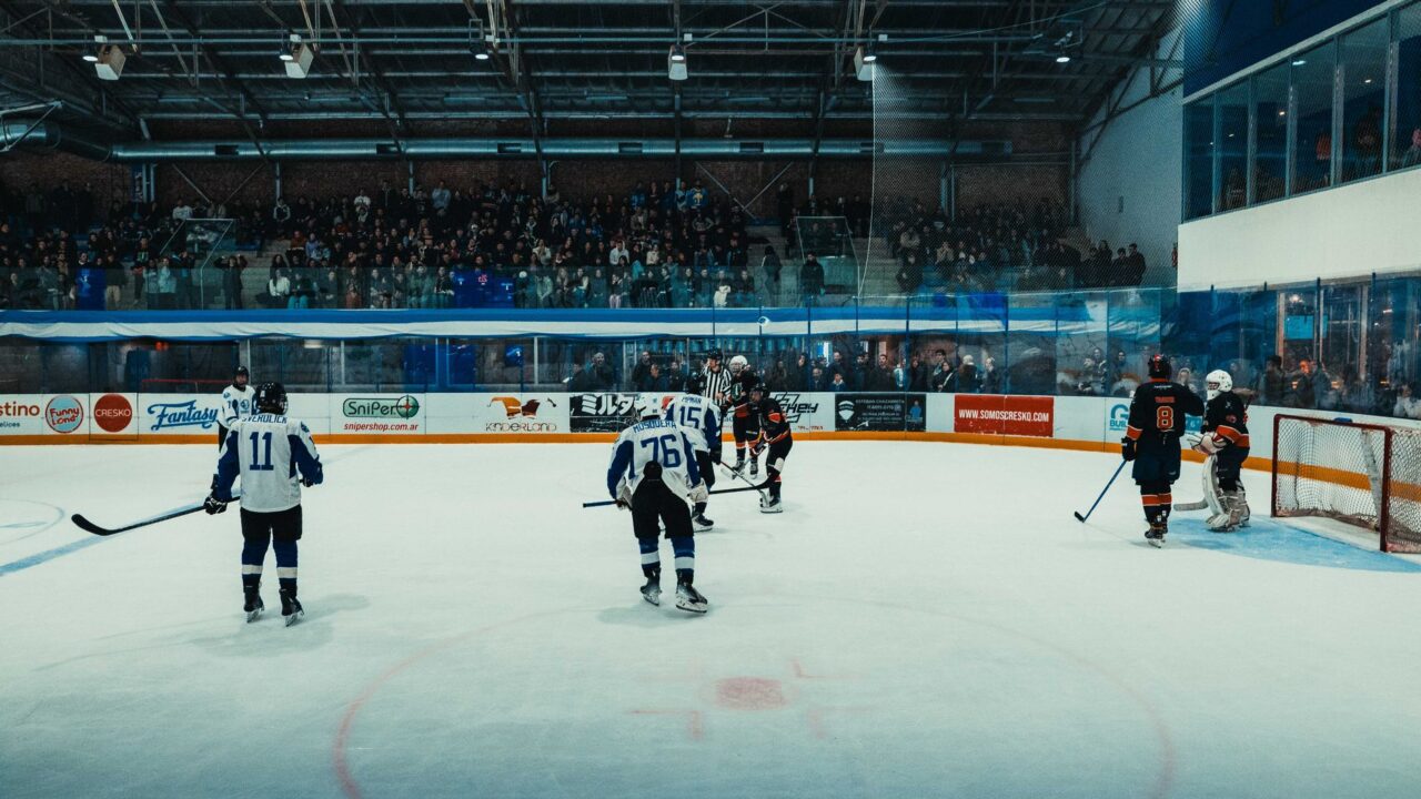 scotiabank arena hockey crowd